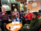 Hallituksen kokouksessa kilistettiin aateluudelle. Mukana Kari, Raili, Risto, Virva, Liisa ja kameran takana Elisa.